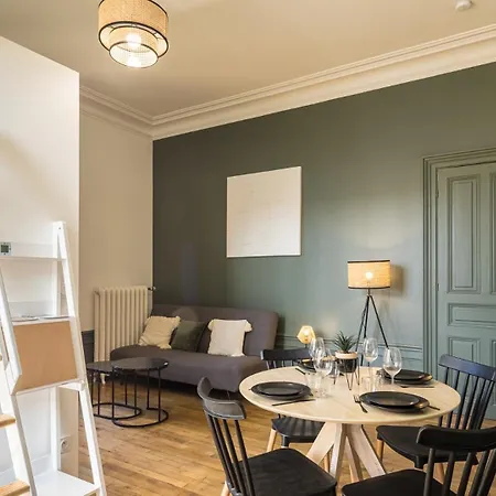 Apartment Bonappart 13 - Charme Napoleonien & Confort - Climatisation Troyes